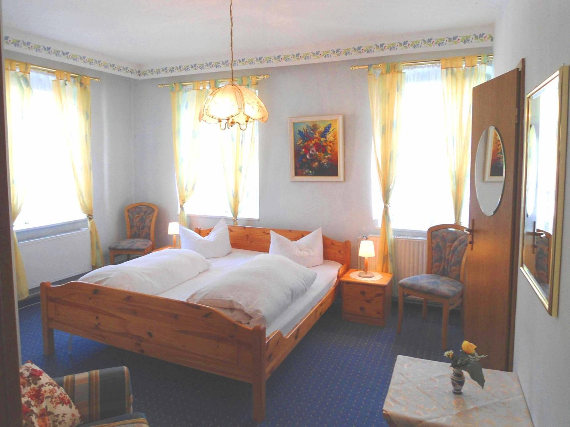 Hotel Krone Goessweinstein Exteriör bild