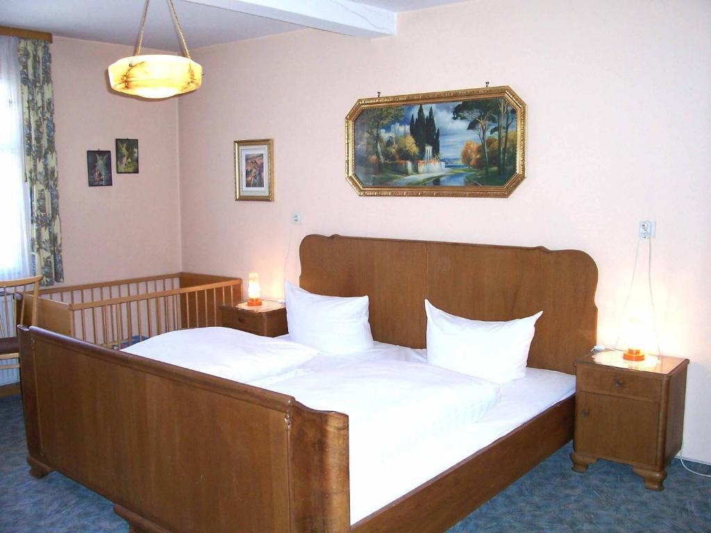 Hotel Krone Goessweinstein Rum bild