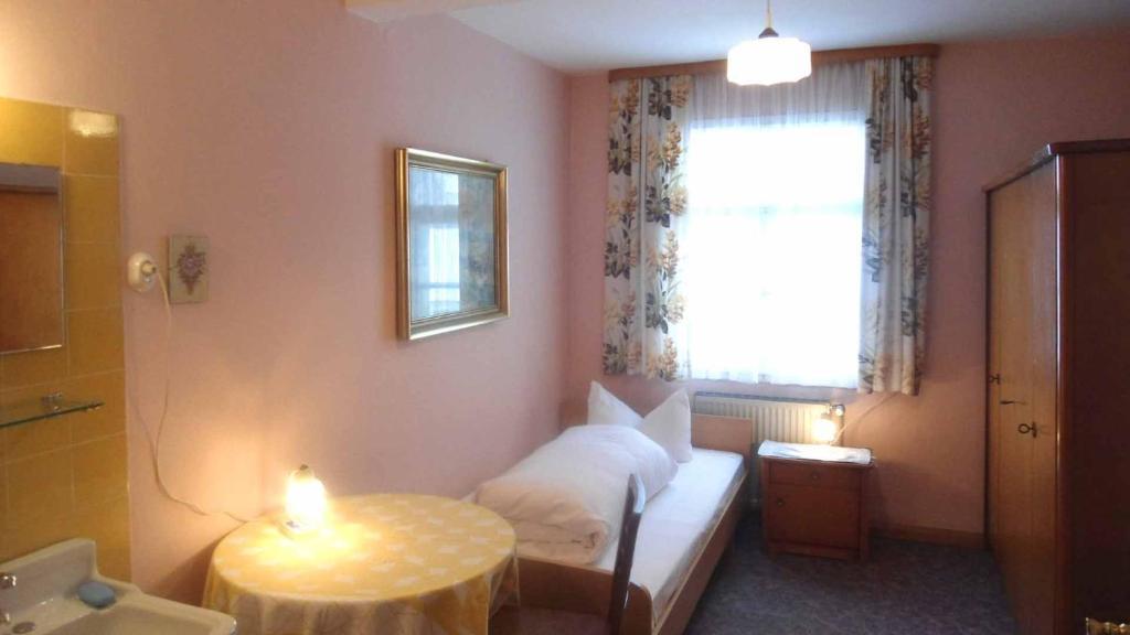 Hotel Krone Goessweinstein Rum bild