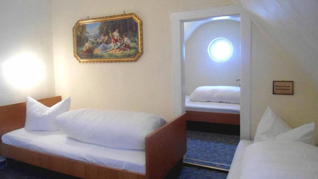 Hotel Krone Goessweinstein Rum bild